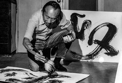 Artist Tyrus Wong at work